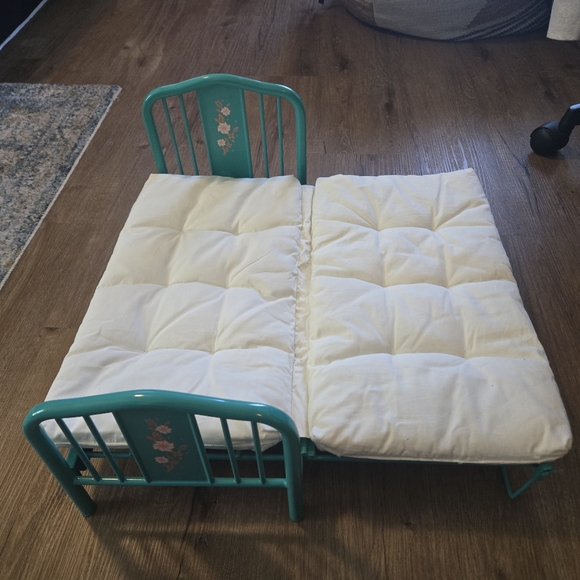 American Girl Doll Kit's Day Trundle Bed - Picture 6 of 7